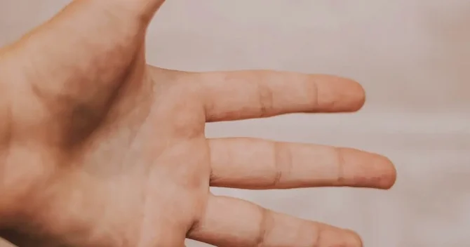 Nevroloq Parkinson xəstəliyinin ilkin əlamətlərini açıqladı