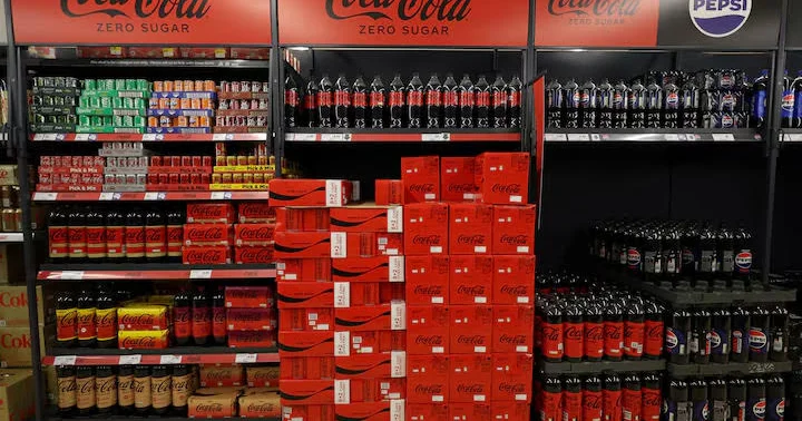 Amerikanın KFC şəbəkəsi 40 illik tərəfdaşlıqdan sonra Pepsi dən Coca Cola içkilərinə keçəcək