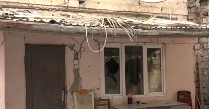 Kirayəçi və ev sahibi arasında qalmaqal: Beş qadın hücum çəkdi