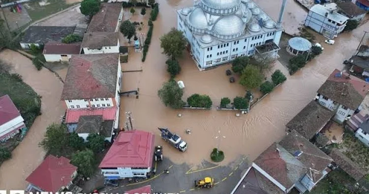 İstanbulda daşqınlar: minlərlə insan təxliyə edilib