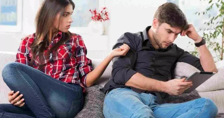 Həyat yoldaşınız sizdən uzaqlaşır? Evlilikdə diqqət çəkən 7 əlamət