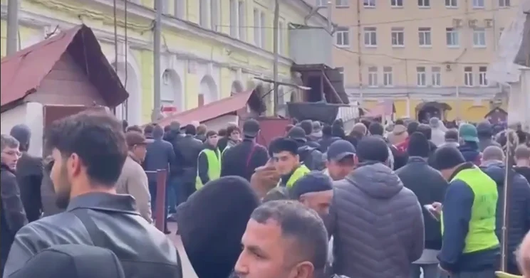 В Петербурге устроили миграционный рейд во время пятничной молитвы Minval Politika