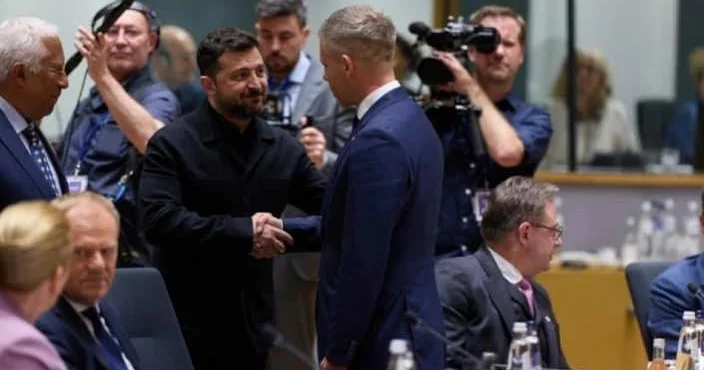 Zelenski Macarıstanla danışıqlar üçün Budapeştə dəvət edildi