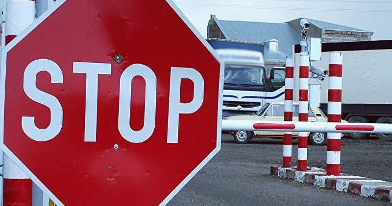 В Азербайджане выявили незаконную схему пропуска грузов через таможню