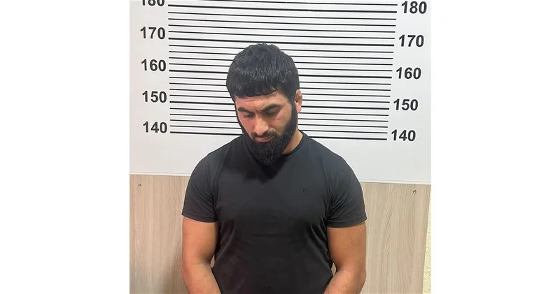В Хырдалане задержан мужчина, разбивший камнями окна школы