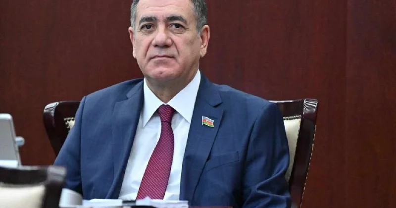 Qüdrət Həsənquliyev mətbuat nümayəndələrini təbrik edib
