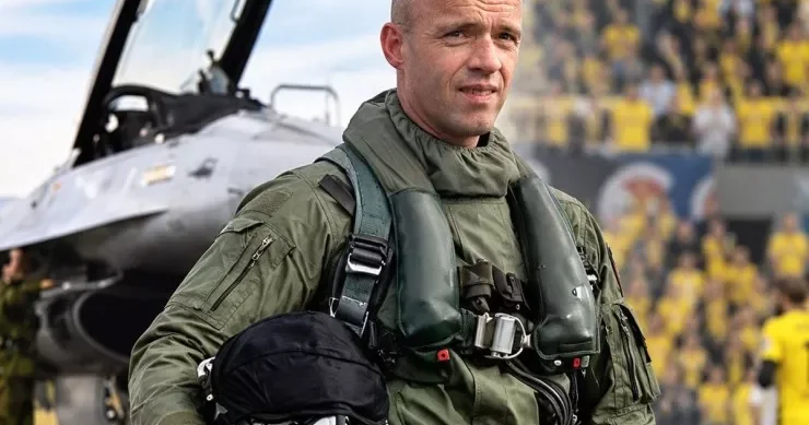 20 il qırıcı təyyarə pilotu olub indi Çempionlar Liqasında tarix yazır