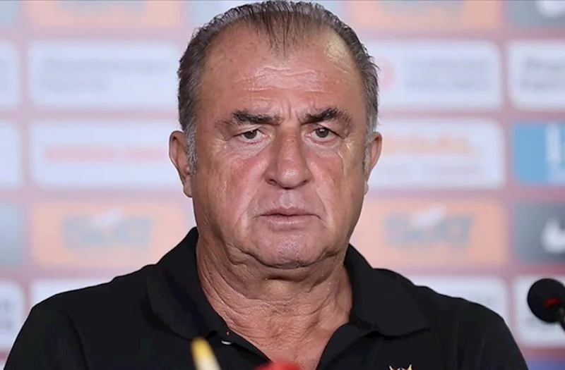 Fatih Terim Bakıda fanatların əhatəsinə düşüb VİDEO