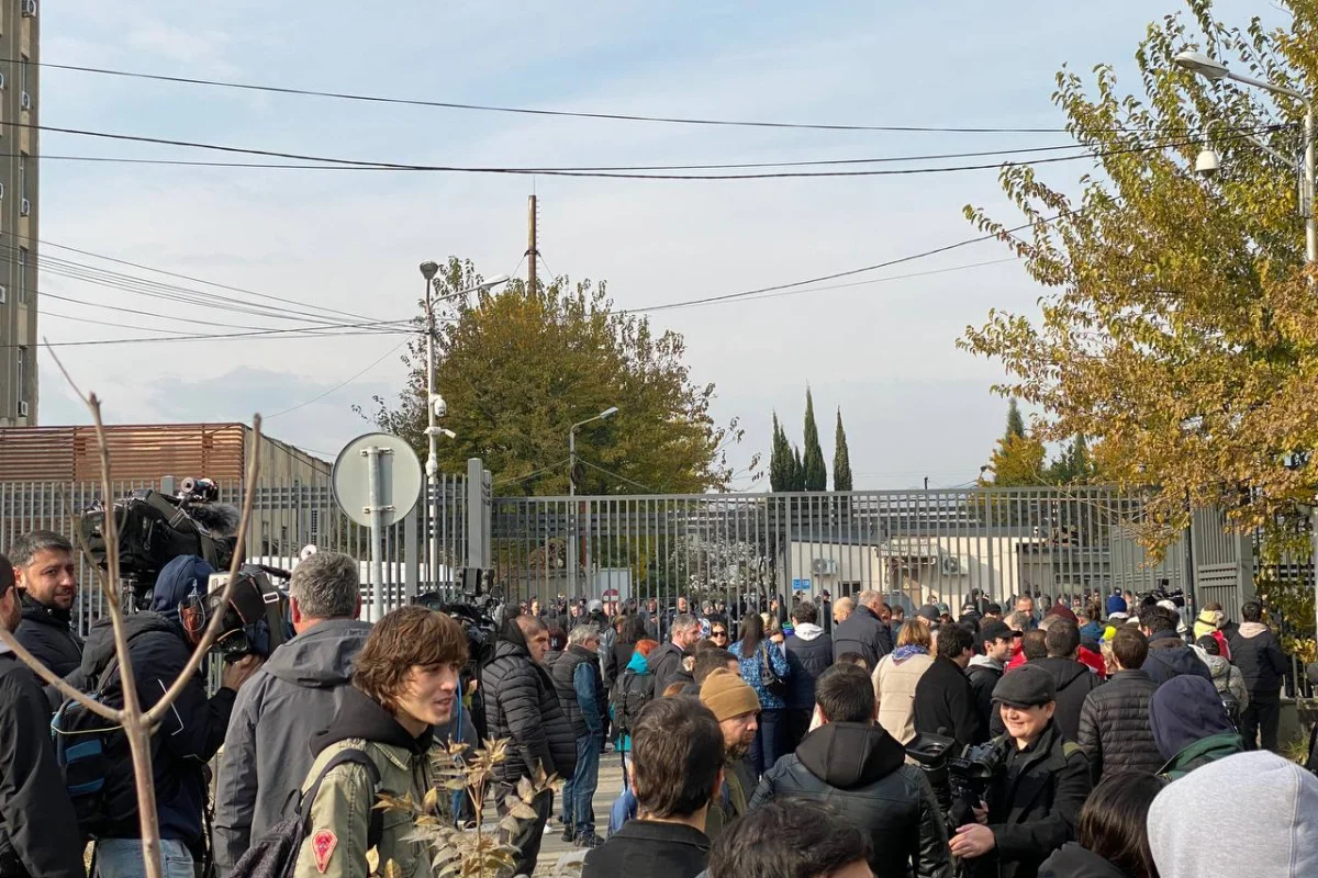 В Тбилиси неспокойно: митинг против принятия итогов выборов видео Haqqin