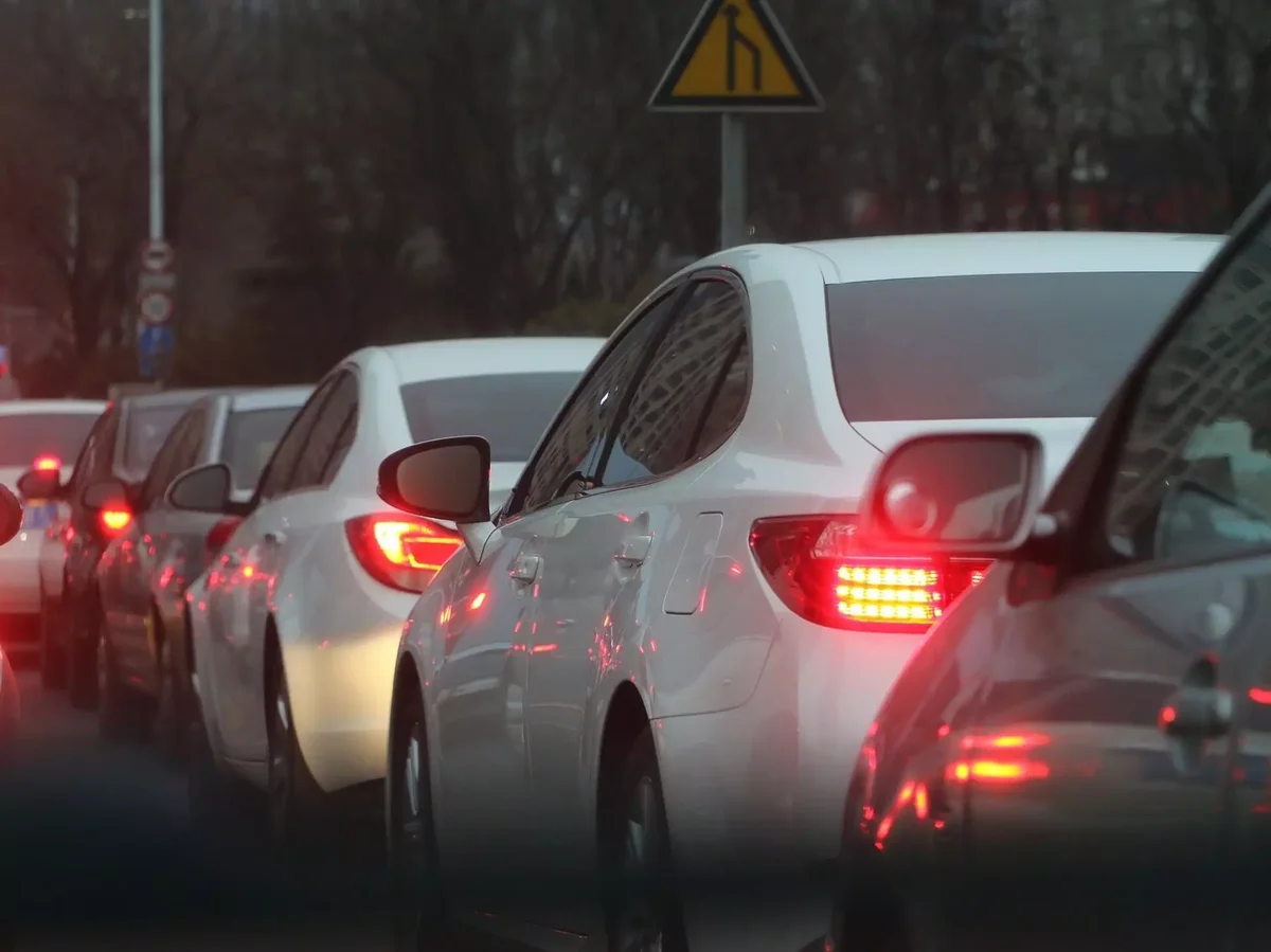 Tıxac müşahidə olunan yollar SİYAHI