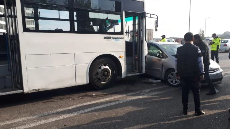 199 nömrəli avtobus Priusla toqquşdu