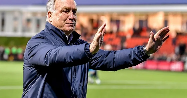 Millinin baş məşqçisi istefa verdi