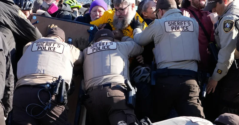 Палатки бездомных в Лондоне, ожесточенные протесты в Чикаго объектив