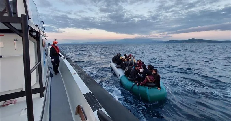 У берегов турецкого Измира спасли десятки нелегальных мигранта