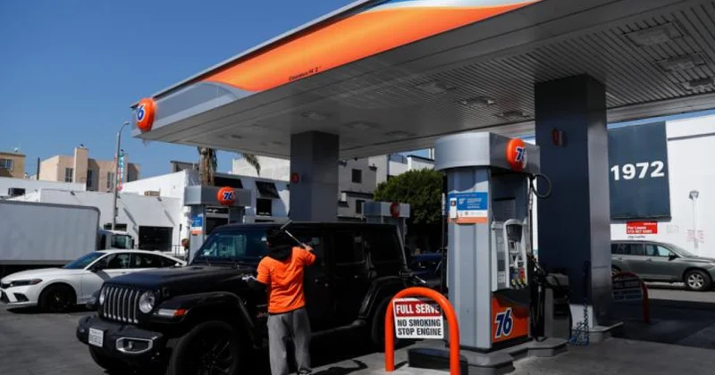 Топливо в США дорожает из за ударов по заводам РФ полагает Bloomberg