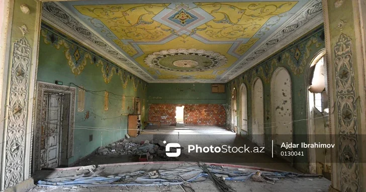 Заброшенный дом культуры в поселке Иншаатчылар Сумгайыта