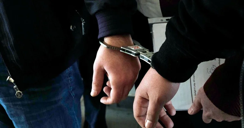 47 yaşlı qadını 15 yaşlı oğlu öldürdü