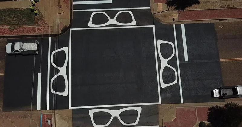 В Техасе уберут знаменитую зебру в виде очков