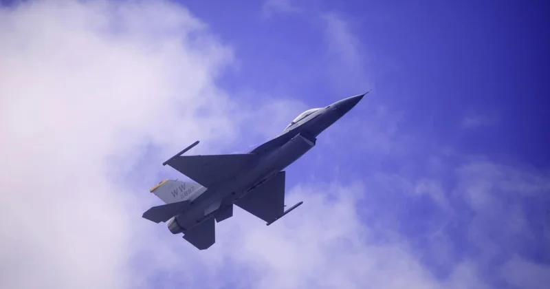 США планируют отправить на пенсию пять знаковых истребителей в ближайшие годы