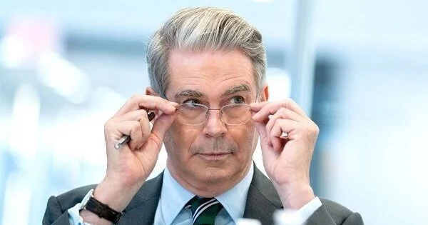 İnflyasiya enəcək, gəlirlər artacaq Nazir