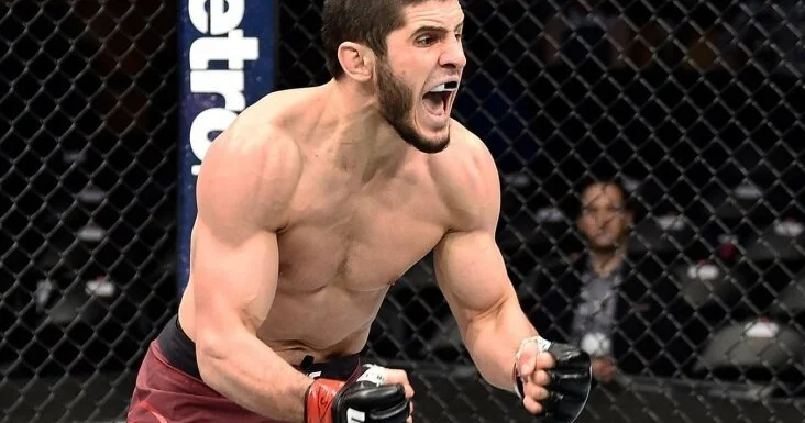 İslam Maddelenonu məğlub etdi, çempion oldu