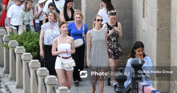 Ölkəyə gələn turistlərin sayı niyə azalıb? Bahalı səfər, artıq xərc