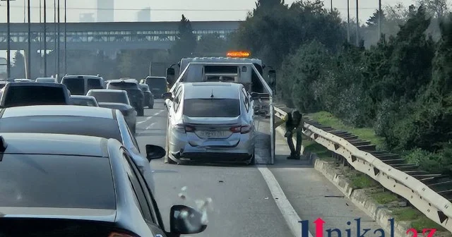 Aeroport yolunda qəza tıxaca səbəb oldu FOTOLAR