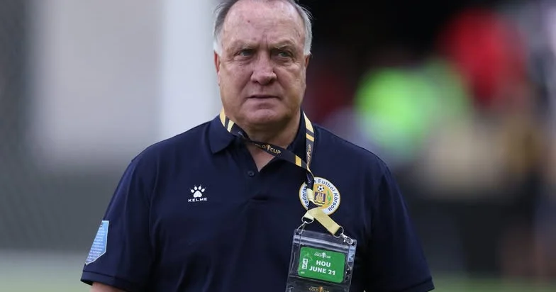 Baş məşqçi Advokat ailə səbəblərinə görə komandanı tərk etdi