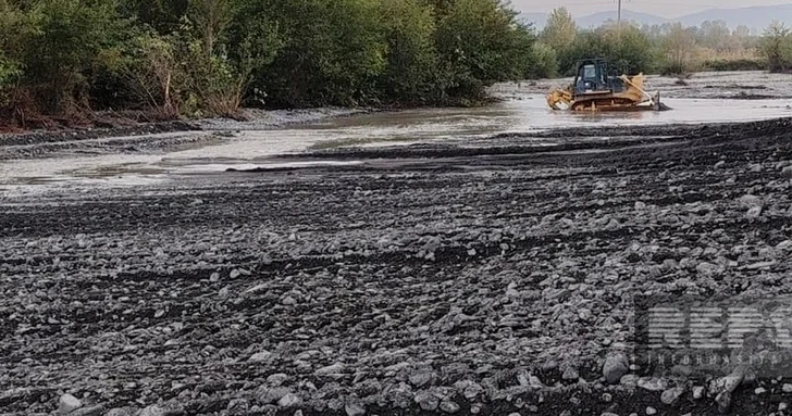 В Огузском районе проводят превентивные работы на горных реках
