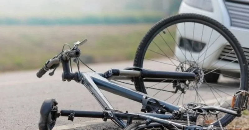 Samuxda velosipedçini maşın vurdu