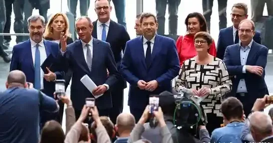 Bloomberg: Правительство ФРГ может ждать досрочный роспуск