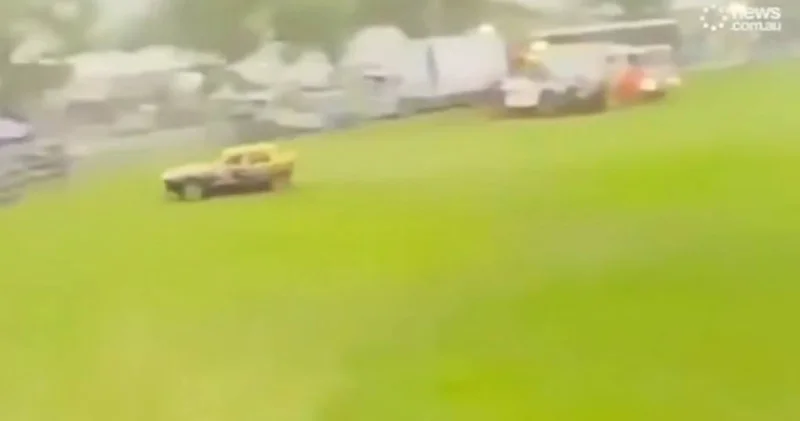Avstraliyada yarış avtomobili tamaşaçılara çırpıldı: 9 yaralı var ANBAAN VİDEO
