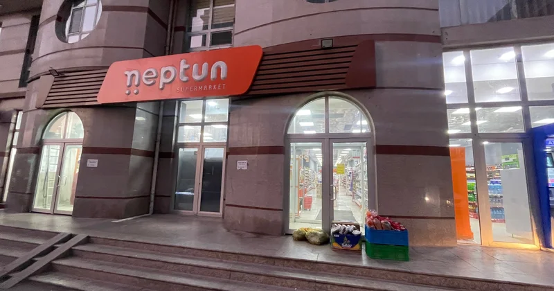 Neptun supermarket müştəriləri riskə atır
