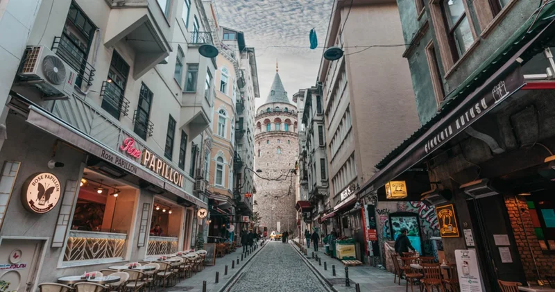 İstanbul polisi turistlərin zəhərlənərək öldüyü hoteli möhürləyib