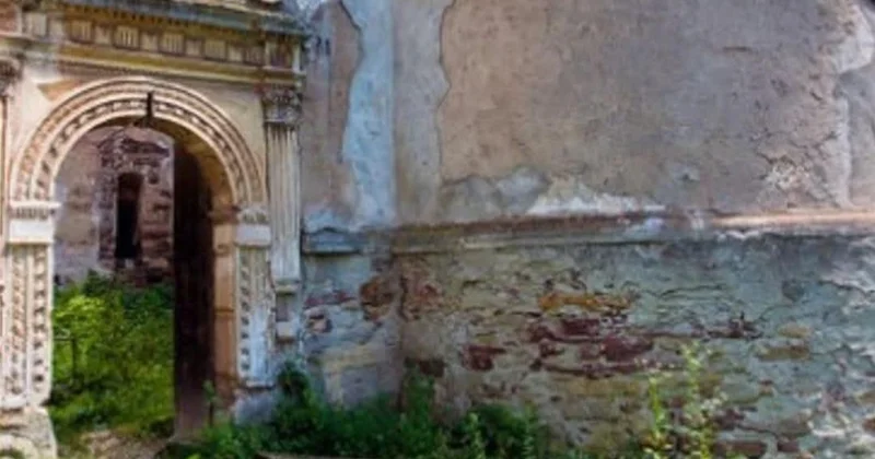 Ermənilər indi də Ukraynaya “tarixi iddia” irəli sürdülər 414 illik abidə ətrafında qalmaqal