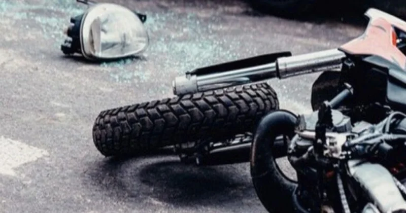 Gəncədə mopedlə minik maşını toqquşub, xəsarət alan var