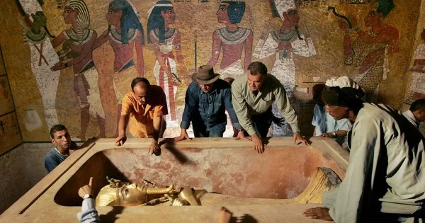 Sirli məzardan yayılan ölüm: Onu açanlar niyə lənətləndilər?