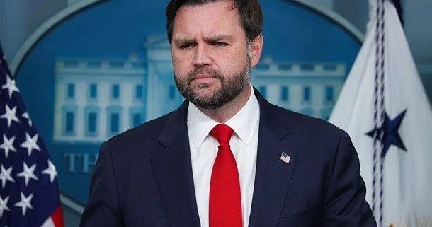 Кортеж Джея Ди Вэнса попал в аварию