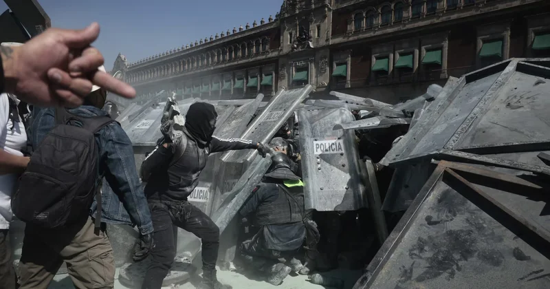 Антивластные протесты в Мехико, Вашингтоне, Тель Авиве, Маниле, Скопье… объектив