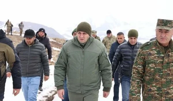 Papikyan Fransaya silah almağa GEDİB