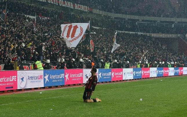 Türkiyədə həvəskarlar liqası da azarkeş sayı ilə heyrətləndirdi Şəkillər