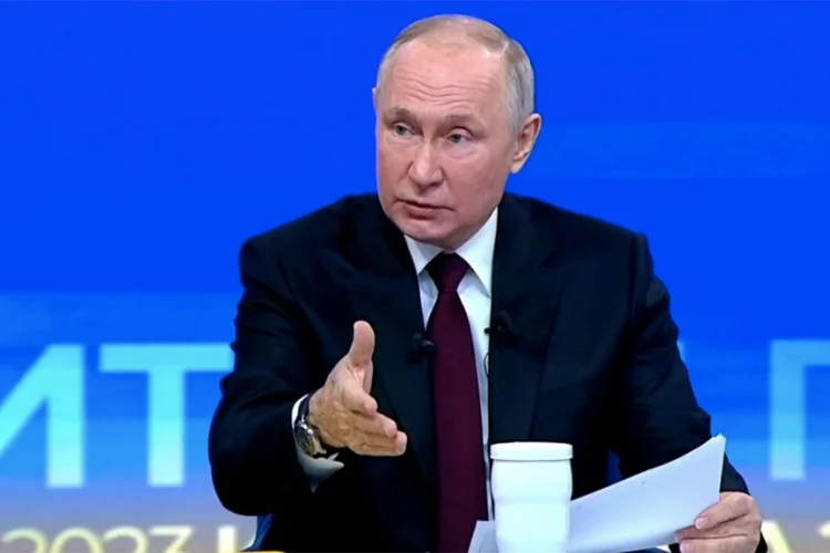 Putin: “Rusiya ordusu sıralarına könüllülərin aktiv axını var”