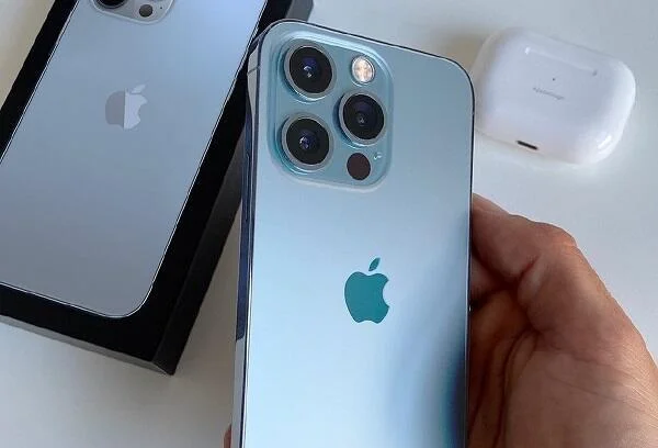 Apple bu iphoneları satışdan çıxaracaq