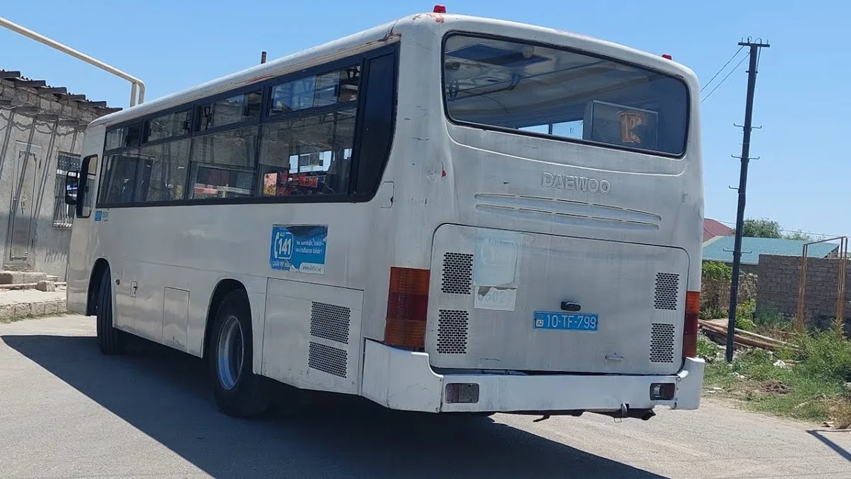 141 nömrəli avtobus xəttindən şikayətlər bitmək bilmir VİDEO Yeni Çağ Media