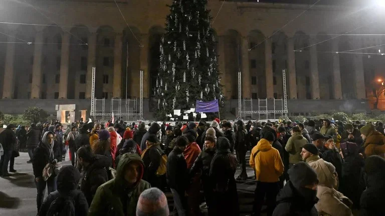 Tbilisidə növbəti etiraz aksiyası başladı Yeni Çağ Media