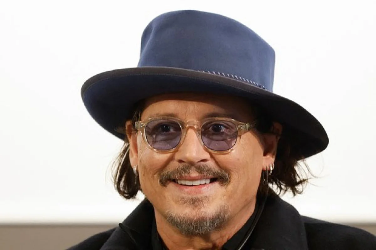 Conni Depp Rusiyada qızıl dükanı açacaq