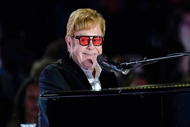 Elton Con məzar daşına bu sözlərin yazılmasını istədi