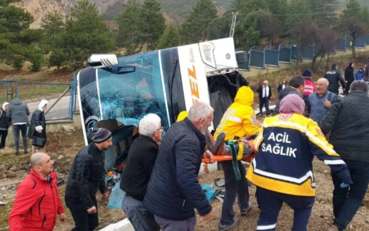 Türkiyədə avtobus aşdı Yaralananlar var