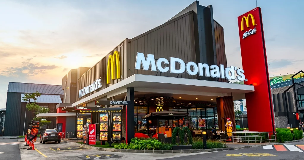 “McDonalds”a hücum zamanı 15 yaşlı qız öldürüldü KONKRET