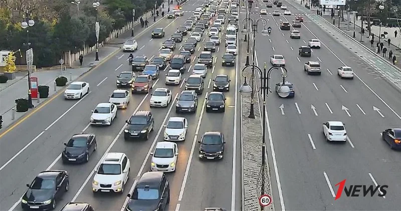 В Баку на 15 улицах и проспектах наблюдаются пробки ФОТО